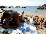 Romantica scopata in spiaggia - Coppia Italiana