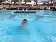 Giulia Provvedi tuffo in piscina