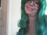 Ragazza Nerd in webcam che rutta