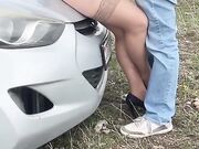 Carsex moglie zoccola scopata sul cofano dell'auto