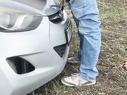 Carsex moglie zoccola scopata sul cofano dell'auto