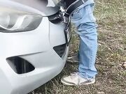 Carsex moglie zoccola scopata sul cofano dell'auto