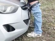 Carsex moglie zoccola scopata sul cofano dell'auto