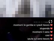 Moglie mi succhia il cazzo in chat per sconosciuto