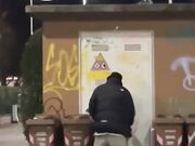 Coppia scopa a Parma di fronte al Mc Donalds