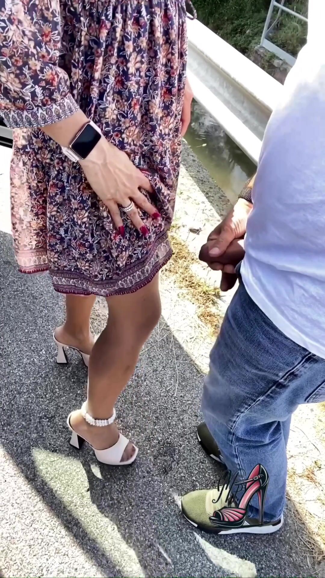 Moglie Porca Esibizionista outdoor | Solopornoitaliani