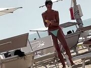 Milf fica al mare in topless