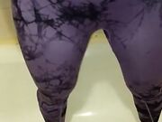 Pissing moglie con leggings