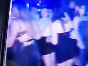 L1dia napoletana esce le tettone in discoteca