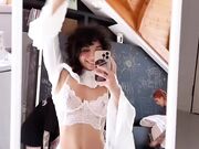 Sar4 Holm3s lingerie bianca selfie of