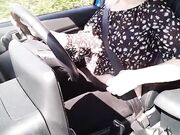 Milf italiana si masturba in auto mentre guida