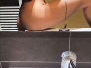 Selfie ragazza italiana tettona nuda