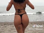 Profumosa Caserta balletto in bikini tiktok