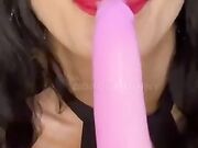 Maliubon si masturba col dildo