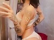 Mietta bella gnocca italiana tatuata