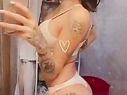 Mietta bella gnocca italiana tatuata