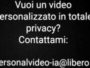 Creo video baci lesbo personalizzati con l'I.A.