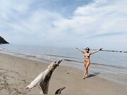 Pompino in spiaggia nudista coppia italiana