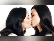 Creo baci lesbo personalizzati con l'I.A.