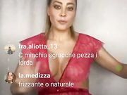 Paola Saulino acqua sulla fica la schiaffeggia