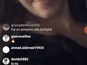 Teen italiana si spoglia in live