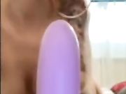 Figa tatuata con dildo