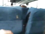 Fidanzata fa un eccitante pompino in autobus