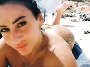 Sara Piras selfie spiaggia