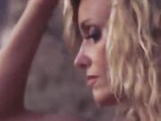 Justine Mattera ad uno shooting fotografico