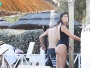 Elisa Isoardi paparazzata sotto la doccia